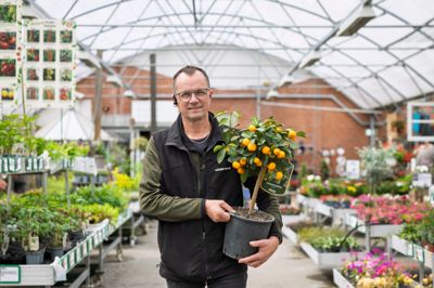Karsten Antonsen fra Midtjysk Gartnerhal har været med til at stable arrangementet på fredag på benene. Gartnerhallen samarbejder allerede med flere lokale leverandør på eksempelvis gaveartikler.