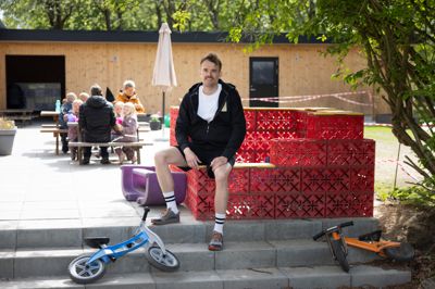 Kendskab giver venskab, siger Mikkel Ebbesen Vinther, der er ansat som fællesskabsbygger i Timring-Tiphede Sogn. Hans opgave bliver at finde nye veje til, at lokalsamfundet står sammen om at gøre sognet til et endnu bedre sted for børn og unge at vokse op.