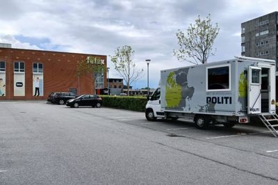 Den mobile politistation står på parkeringspladsen ved Føtex.