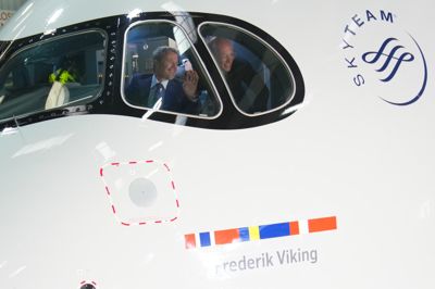 Flyet er typen Airbus A350-900 og får navnet ''Frederik Viking". Kongen var selv til stede ved navngivningen.
