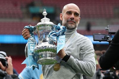Pep Guardiola vandt i weekenden den engelske FA Cup med Manchester City. Nu skriver engelske medier, at den succesfulde træner forlader klubben efter sæsonen.