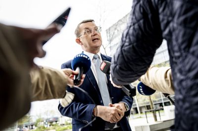 Kongelig undersøger Troels Lund Poulsen (V) giver tirsdag formiddag en status på regeringsforhandlingerne.