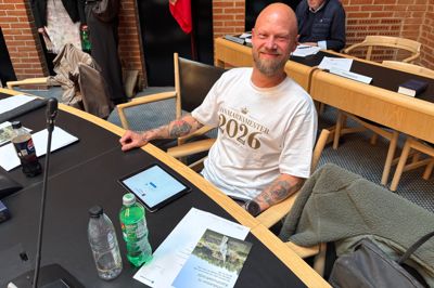 Ingen mindes før at have set en viceborgmester fra Ikast i en mesterskabstrøje fra Aarhus Gymnastikforening, og Kasper Pauli Pedersen (S) blev da også drillet kærligt med, at han er en gammel mand, næste gang AGF vinder DM-guld med henvisning til, at det senest skete i 1986.