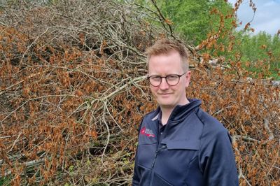 Beredskabsinspektør Mads Henriksen fra Brand & Redning Midtvest står for projektet med at fortælle borgerne om de regler, der gælder for afbrænding af eksempelvis et bål til sankthans. Det sker i en nylanceret informationfilm på mediet Youtube.