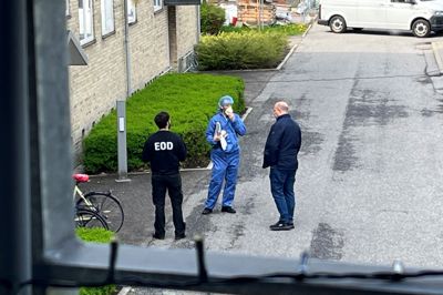 Politiet var talstærkt tilstede omkring Fuehøjvej.