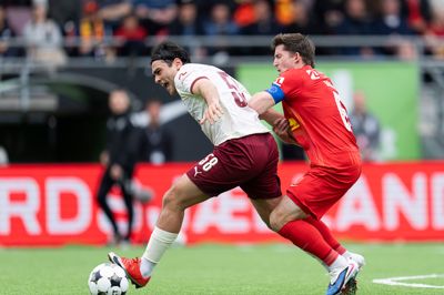 Med egne ord håber Aral Simsir (t.v.) på et skifte til fransk fodbold. Det er blot én af de mange FCM-spillere, der i denne sommer vil være massevis af rygter omkring. I kommentarspor på de sociale medier spekuleres der vildt og voldsomt i den kommende tids mange klubskifter.