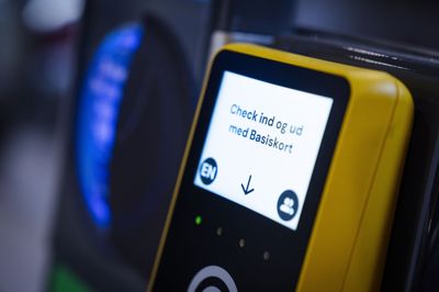 Hvis man også fremover gerne vil bruge et fysisk kort, når man rejser med offentlig transport, kan man anskaffe sig et basiskort. basiskortet og rejsekort-appen erstatter det fysiske Rejsekort, som lukker endeligt 29. juni.