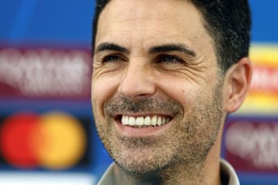 Cheftræner Mikel Arteta havde et stort smil på, da han torsdag talte med pressen, efter at Arsenal havde sikret det engelske mesterskab.