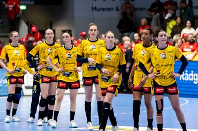 Skuffelsen var ikke til at tage fejl af, da Ikast-spillerne torsdag aften - efter stor fight i IBF Arena - tabte den anden DM-semifinale mod Team Esbjerg. Nu venter duellerne om bronzemedaljer.