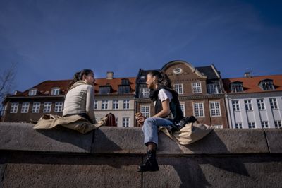Temperaturerne vil i weekenden nå op omkring 20 grader. Bortset fra lørdag, hvor der kortvarigt er risiko for regn, holder vejret tørt.
