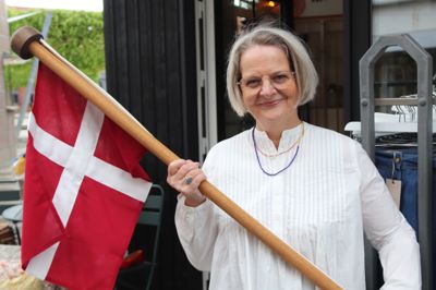 Den 1. juni kipper Wiiben med flaget