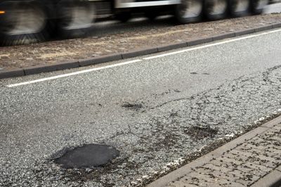 Asfaltpirater efterlader kunder med dårlige asfaltbelægninger og en stor regning. Asfaltindustrien advarer om pirateriet efter to nylige hændelser.