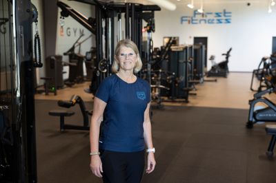 Gitte Damgaard kalder First Fitness for lidt af et hjertebarn. Hun har været formand lige siden begyndelsen i 2014 og glæder sig over, at foreningen sidste år kunne tage nye og tre gange så store lokaler i brug på første sal i Nordvest Hallen.