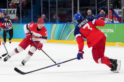 Oscar Fisker Mølgaard var med på det danske landshold ved vinter-OL i Milano, men der bliver ikke mere landsholdsishockey i denne sæson for den 21-årige nordjyde.