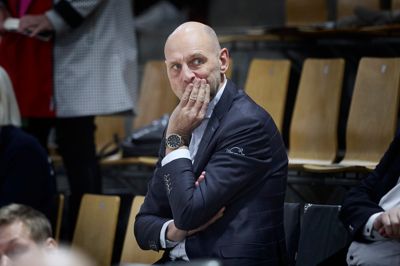 Jesper Schou er gået i tænkeboks efter afskeden med Nikolaj Læsø, der fik ophævet sin kontrakt på klubbens initiativ: - Det var fint, at vi kunne sætte os sammen omkring bordet og finde en løsning, som begge parter kunne se sig selv i. Vi er selvfølgelig glade for, at det lykkedes, siger BSH-direktøren.