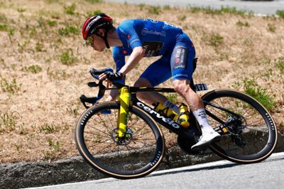 Jonas Vingegaard kontrollerede lørdagens etape i Giroen fra start til slut og snuppede sin tredje etapesejr i løbet.