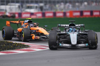 George Russell tog sejren i sprintløbet foran Lando Norris.