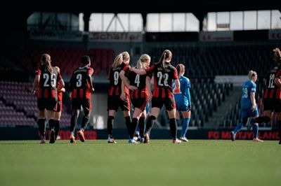 FC Midtjyllands kvinder har været det klart bedste hold i forårets kvalifikationsspil. Hunulvene har scoret dobbelt så mange mål som det næstmest scorende hold, FC København, og samtidig indkasseret færrest mål af alle.