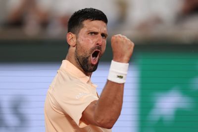 Novak Djokovic kunne til sidst juble over sejren mod Giovanni Mpetshi Perricard i første runde af French Open.