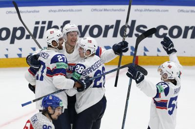 Der var grund til at juble for de norske ishockeyspillere, der mandag vandt 4-1 over Tjekkiet og sikrede den første VM-kvartfinale i 14 år.