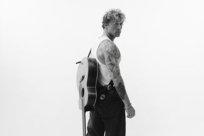 Christopher er en af Danmarks mest succesfulde popsangere, og han har opnået både national og international succes med sin musik. Nu kommer han til Vejfesten til september.