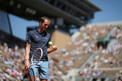 Daniil Medvedev er langt fra gode venner med gruset på Roland Garros.