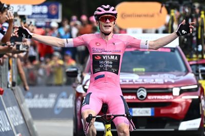 Jonas Vingegaard kørte igen alene over målstregen på 16. etape af Giroen, hvor ingen af konkurrenterne kunne følge med.