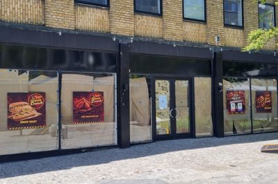Der er papir for vinduerne i Søndergade 6, hvor Smash & Crunch gør klar til at åbne burgerrestaurant.