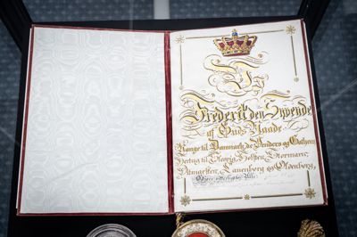 Den originale Grundlov, som normalt befinder sig i Rigsarkivet, var i 2024 udstillet i grundlovsværelset på Christiansborg i anledning af 175-året for loven.