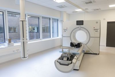 Hvor alvorlig en blodansamling er, afhænger af størrelsen. Det undersøges ved hjælp af en ultralydsscanning eller en CT-scanning.