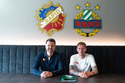 Tonni Adamsen er her med Rapids sportsdirektør Markus Katzer.