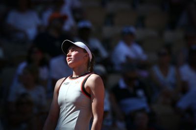 Elena Rybakina led et chokerende nederlag i anden runde af French Open.