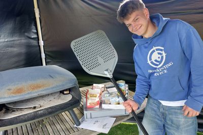 Albert Søgaard er klar med gode italienske råvarer, en masse håndkraft og vilje til at kunne servere pizza ved Musik i Lunden.