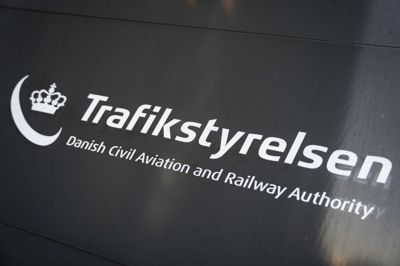 I Danmark er det Trafikstyrelsen, der er luftfartsmyndighed og ansvarlig for at leve op til internationale regler om luftfartssikkerhed inden for civil luftfart. Styrelsen har dog ikke ført tilstrækkeligt tilsyn, viser rapport ifølge Politiken.