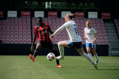 Phiona Nabbumba viser forudseenhed og duelstyrke på FCM's midtbane i et opgør mod FC København. Den stærke midtbanespiller satser også på at vise sine kvaliteter mod landets allerbedste hold i A-Ligaen fra næste sæson.