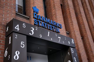 Arbejdskraftundersøgelsen er udført af Danmarks Statistik. Den er baseret på kvartalsvise interview med cirka 15.000 personer i alderen 15 til 89 år.