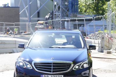 Dronning Sonja er på vej hjem fra Rikshospitalet i Oslo i Norge.