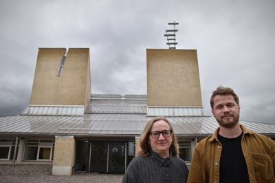 Annemette Aracama og Valdemar Mahon Ringsmose står bag Filosofisk Café – Fonnesbæk Kirkes nye tilbud til dem, der gerne vil fordybe sig i nogle af de tanker, der former vores syn på tilværelsen og troen.