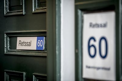 Flere tilhørere gik forgæves, da der torsdag eftermiddag blev afsagt dom i et sagskompleks med tre drabsforsøg.