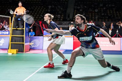 Alexandra Bøje (til venstre) og Mathias Christiansen er videre blandt de fire bedste par i mixeddouble i Singapore. (Arkivfoto).