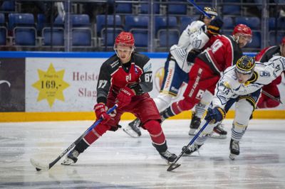 Sønderjyske Ishockey har hentet Marcus Almquist til klubben på en toårig kontrakt. Almquist, der tidligere spillede for Rødovre, ønskede ikke at forlænge sin daværende kontrakt med klubben.