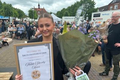 Tilde Skovby Huus blev kåret som årets ekspedient i Kjellerup.