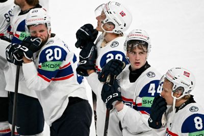 Det unge norske mandskab mødte lørdag overmagten i VM-semifinalen. Slutrundeværten Schweiz bankede nordmændene 6-0.