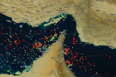 Omanbugten ligger øst for Hormuzstrædet mellem Iran og Oman. Fredag blev et containerskib stoppet af USA's militær ved hjælp af et missil.