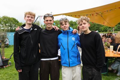 Niels Sangild Dalberg, Rasmus Stoustrup Kristensen, Mikkel Trier Rysbjerg, Alfred Blicher Jepsen: Det er et meget godt område. Det er megafedt, fordi det samler mennesker i stedet for, at folk er adskilt. Det er helt klart en helt ny kontrast til Herning Rocker. Der er meget mere plads nu, og det er et godt at kunne sidde ned, som der ellers ikke altid har været mulighed for. Vi har faktisk siddet her lige så meget, som vi har været ude. Og så er det bare et virkelig godt samlingssted for en vennegruppe.