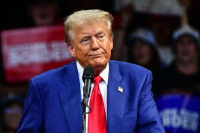 Den amerikanske præsident, Donald Trump, lægger lørdag et billede på sit sociale medie, Truth Social, med ordene »Hej, Grønland«. Samme opslag lagde han op 23. maj.