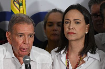 Edmundo González Urrutia og María Corina Machado kort efter det omstridte præsidentvalg i Venezuela i 2024. Urrutia vil have, at der udskrives nyvalg i landet, hvor Maduro i januar blev afsat af amerikanske specialstyrker.