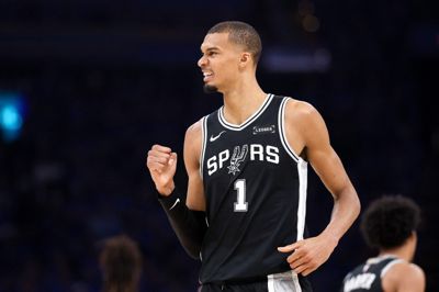 Victor Wembanyama scorede 22 point for San Antonio Spurs, da de lørdag vandt den afgørende kamp over Oklahoma City Thunder og avancerede til NBA-finalen.