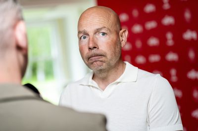 Alder spiller ikke en rolle, når landsholdets nye hierarki skal sætte sig, siger Brian Riemer.