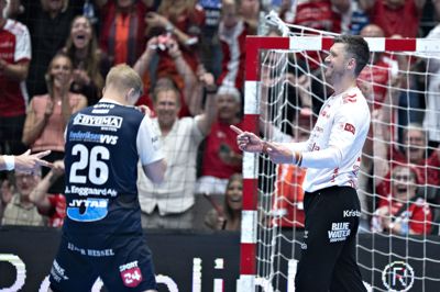 Niklas Landin trak sig sejrsrigt ud af den sidste duel med Johan Hansen.